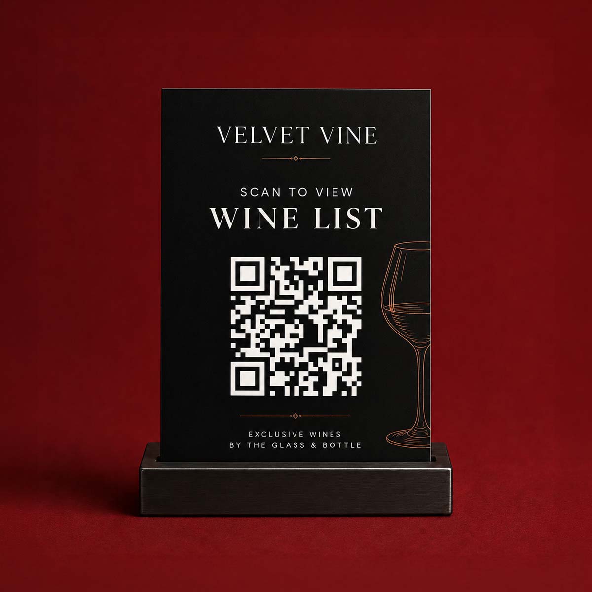 Eleganter Weinkarten-Aufsteller mit QR-Code für eine digitale Getränkekarte